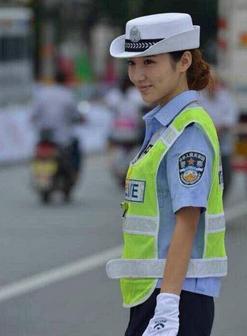 交警贴罚单10分钟怎么申诉免罚,交警贴罚单一年有几次免罚机会