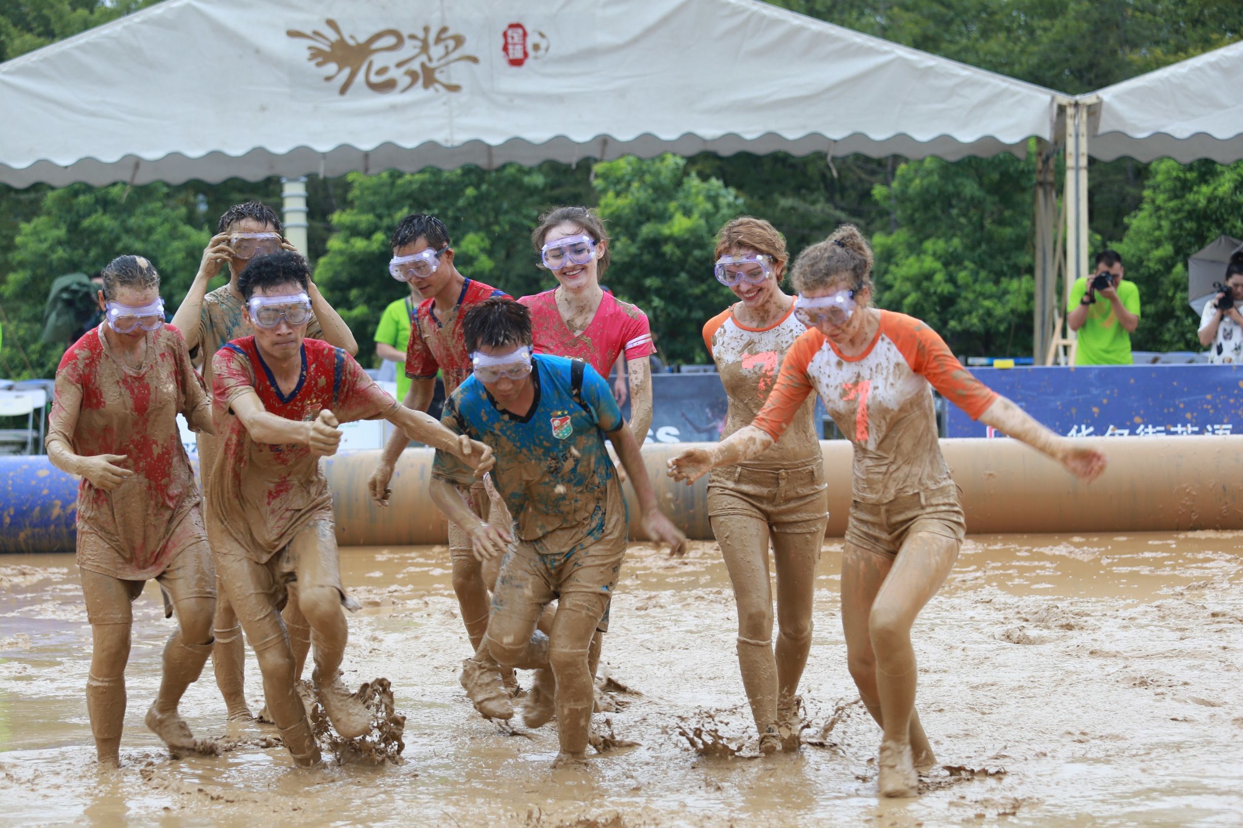 温泉足球比赛,温泉镇足球赛