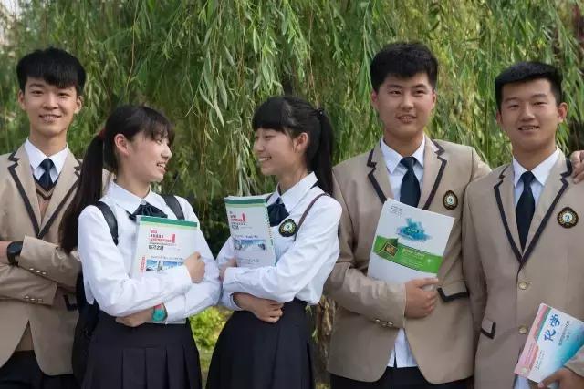 郑州哪些中学蓝色校服好看,郑州各中学校服