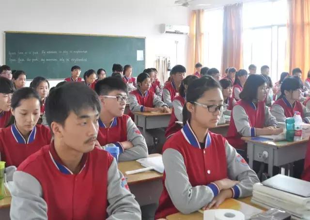 郑州哪些中学蓝色校服好看,郑州各中学校服