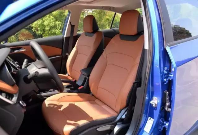 实用雪佛兰科沃兹两厢版实车,雪佛兰科沃兹最新款顶配四缸新车