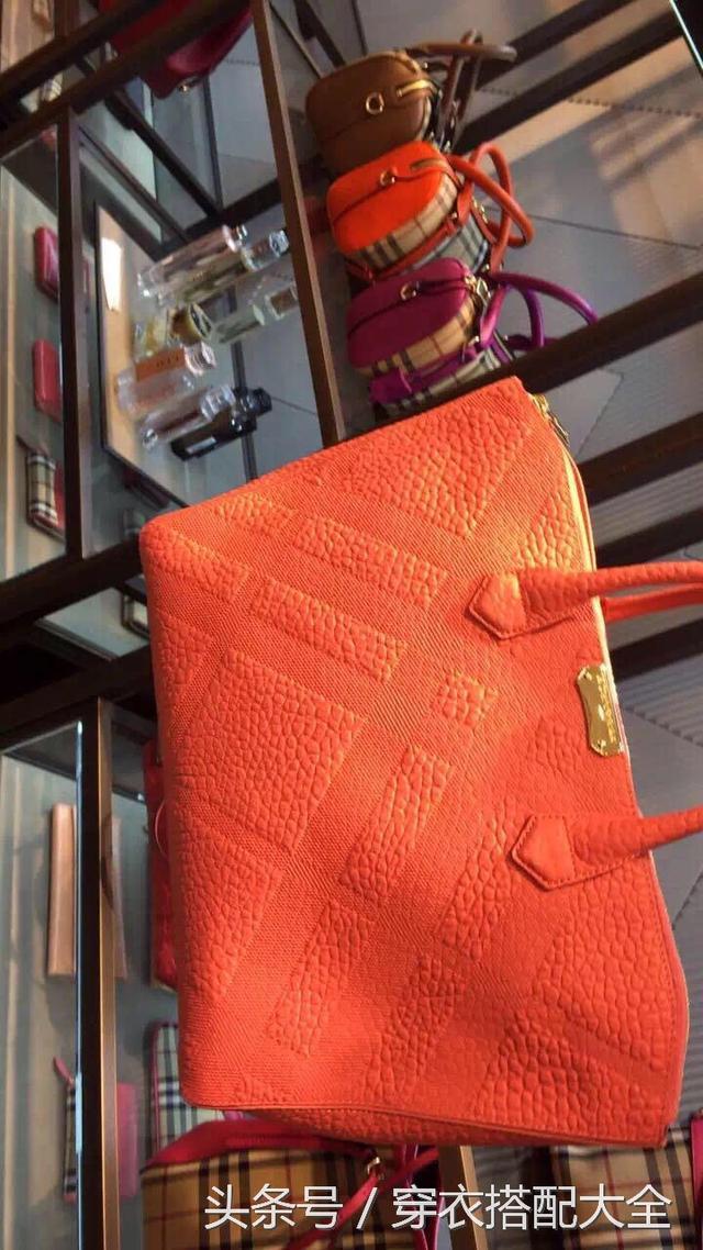 呀!终于知道代购多赚钱了,送给婆婆包的时候她说怎么不买lv