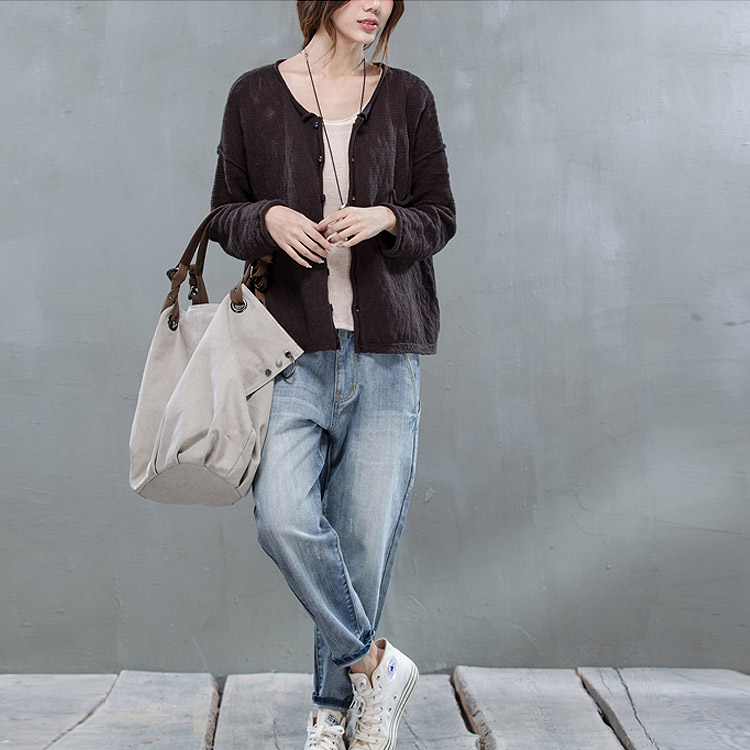 什么颜色的衣服在秋天穿最好看,今年最流行穿搭秋冬什么颜色