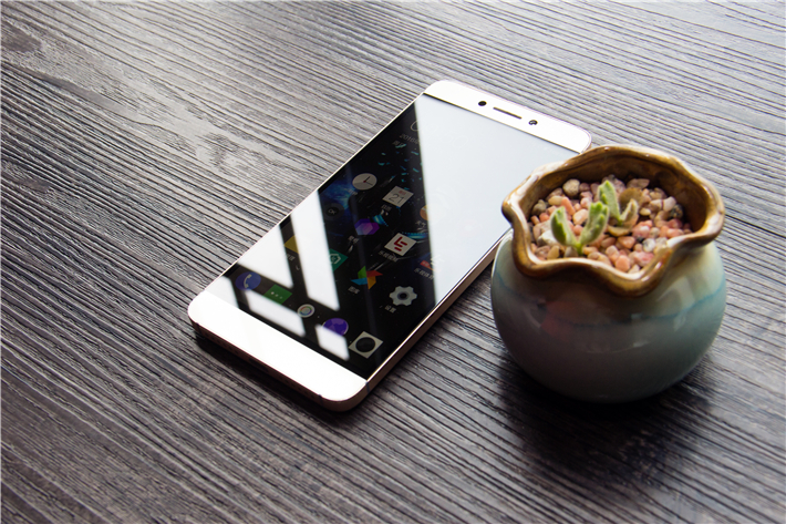 曲面屏手机贴膜最优解,手机贴膜曲面屏傻瓜式操作