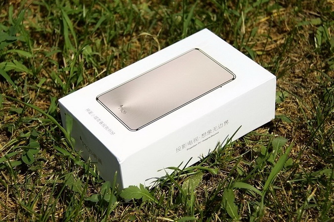 花椒女主播也爱神画小媚AR投影电视，难怪网友都要买买买