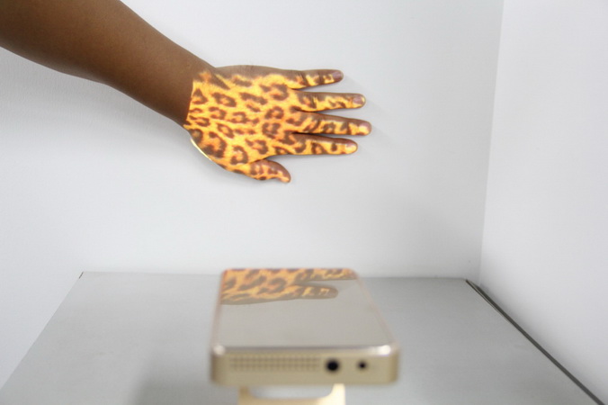 花椒女主播也爱神画小媚AR投影电视，难怪网友都要买买买