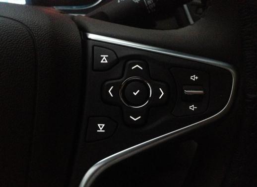 17寸的大脚，给我充足的稳重和自信、君威2.0L用车感受