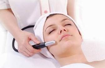 老了皱纹一年比一年多了,老了真的老了脸上布满皱纹