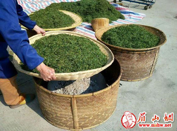 酒太烈，烟伤身，只有雅茶刚刚好