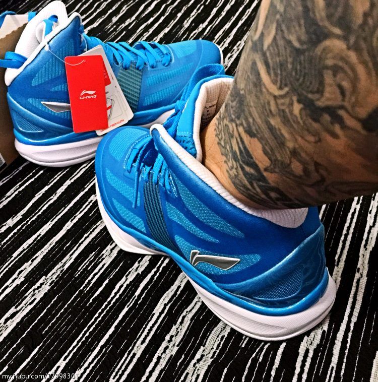 李宁超轻10球员版,李宁超轻11降价