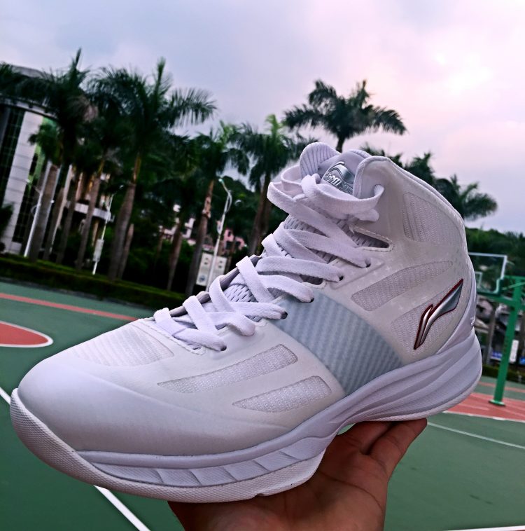 李宁超轻10球员版,李宁超轻11降价