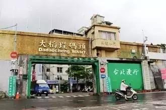 与摄影师骑行脚踏车体验台北市民生活