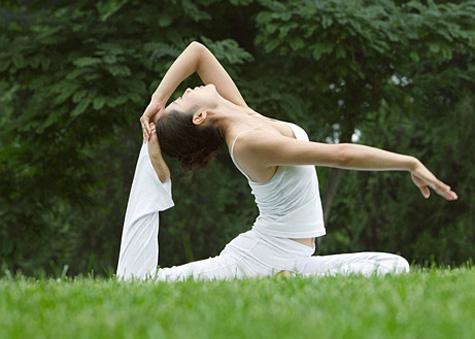 瘦腿瑜伽6招轻松打造筷子腿,瘦腿瑜伽动作改善驼背