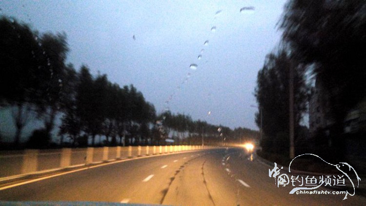 跑鱼断钩的视频,跑鱼断竿