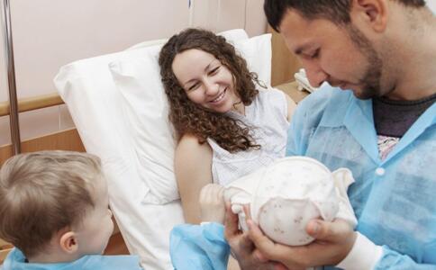 一胎剖腹产二胎顺产好生吗,一胎二胎相差十年顺产快吗