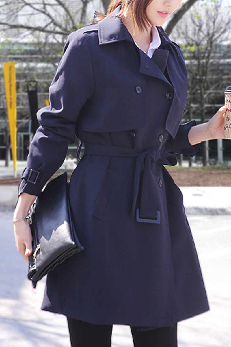 初秋风衣气质穿搭高级感,简单大方时尚款早秋风衣