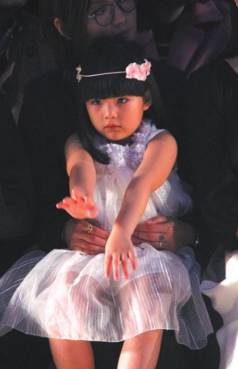 王诗龄戴的发卡,angela王诗龄发卡