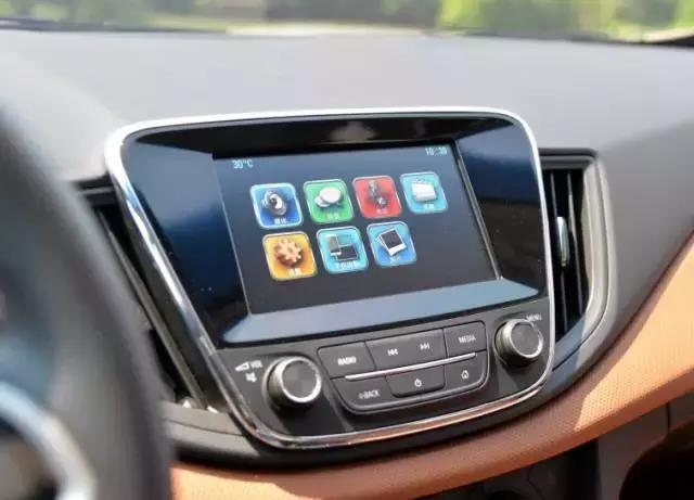 实用雪佛兰科沃兹两厢版实车,雪佛兰科沃兹最新款顶配四缸新车