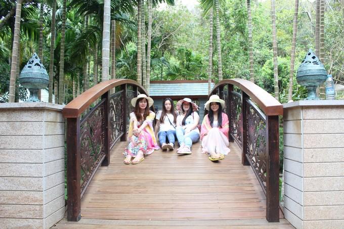 和闺蜜一起去三亚旅游的视频,和闺蜜去三亚旅游