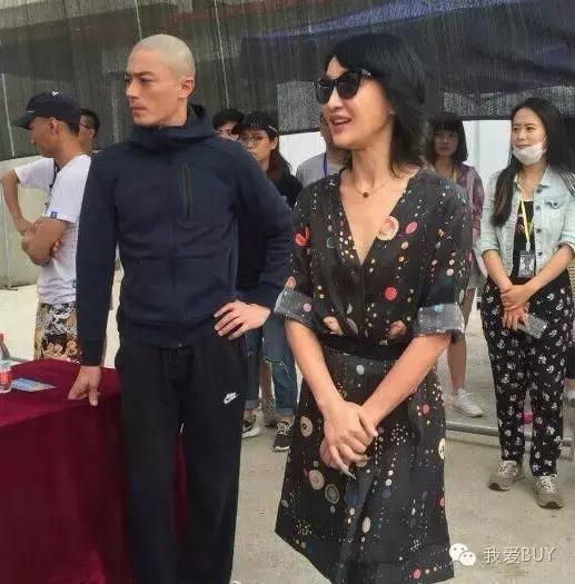 每周女星*服私**秀:89元T成功俘获刘诗诗,杨幂270元T够亲民