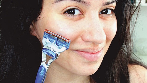 女性脱发脸长痘痘便秘是什么原因,女性脂溢性皮炎脱发有救