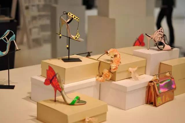 服装买手店有哪些功能分区 (服装买手店是如何运作的)