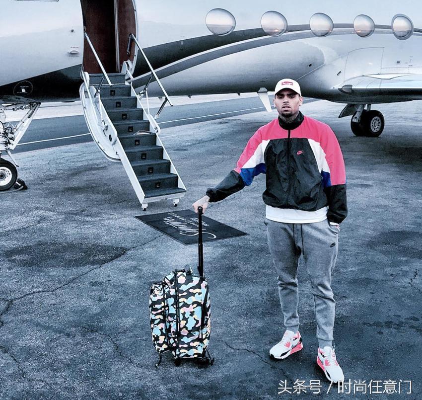 2019年明星上脚的球鞋,明星上脚球鞋时尚