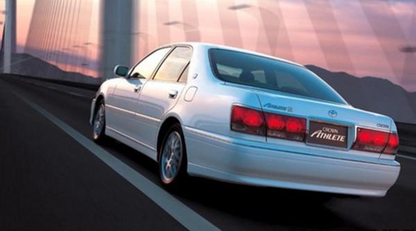 丰田皇冠athlete12代半,日本新款15代丰田皇冠