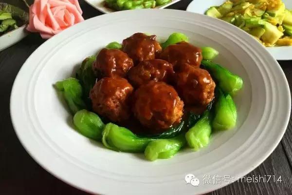 秋妹红烧狮子头的家常做法,红烧狮子头丸子的家常做法