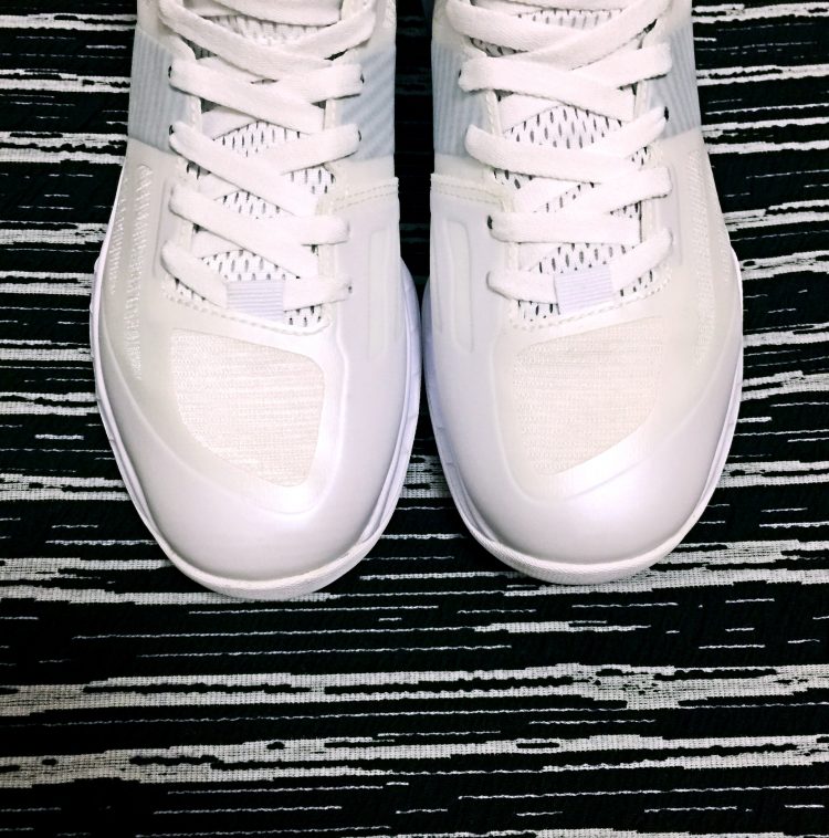 李宁超轻10球员版,李宁超轻11降价