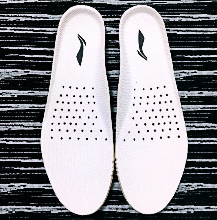 李宁超轻10球员版,李宁超轻11降价