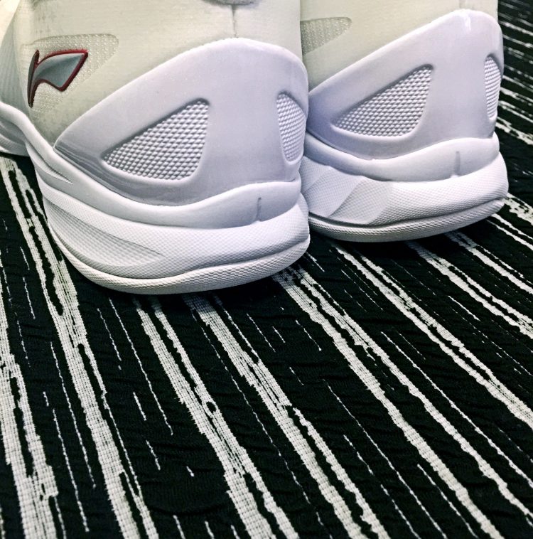 李宁超轻10球员版,李宁超轻11降价