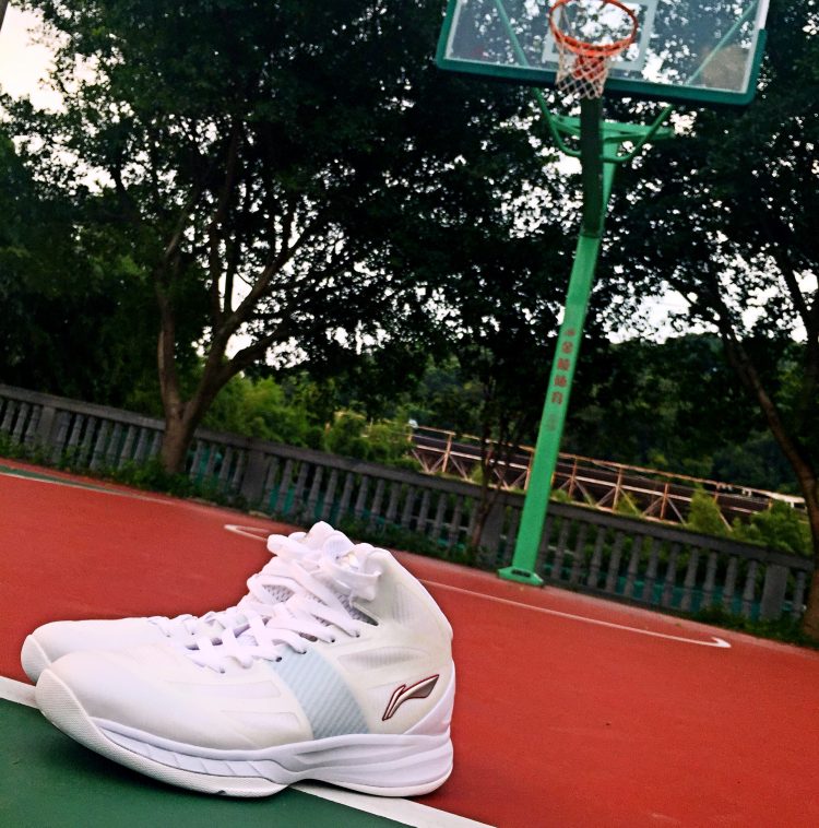 李宁超轻10球员版,李宁超轻11降价