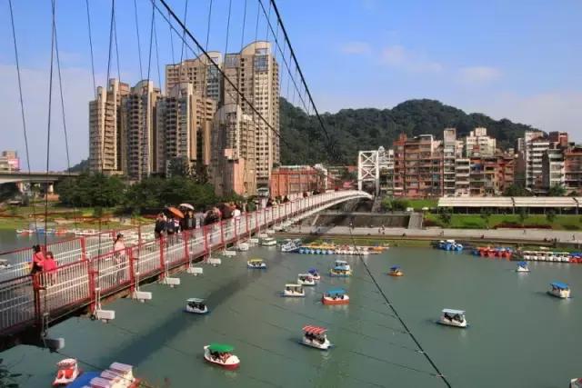 与摄影师骑行脚踏车体验台北市民生活