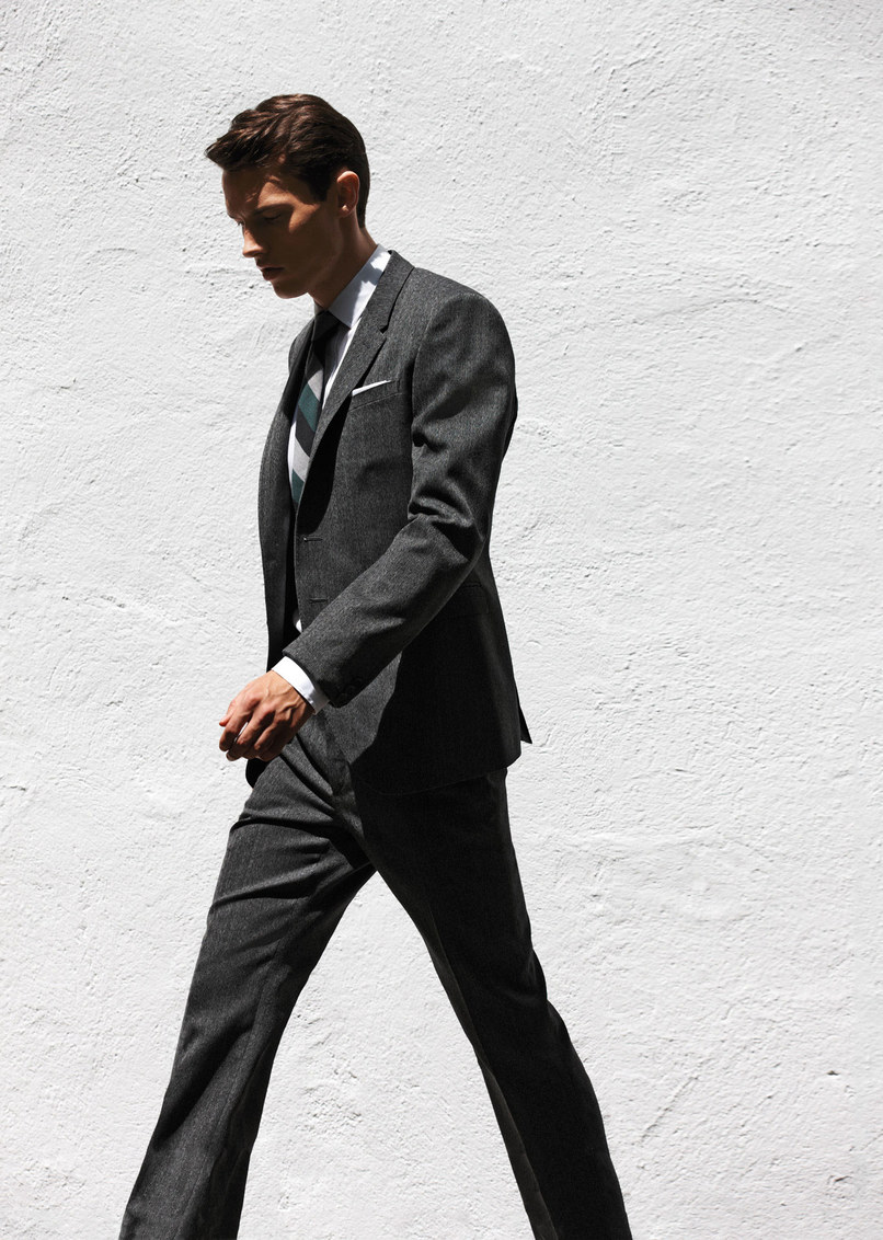 杨洋穿上黑色西装有多帅,杨洋被集体吐槽臭美