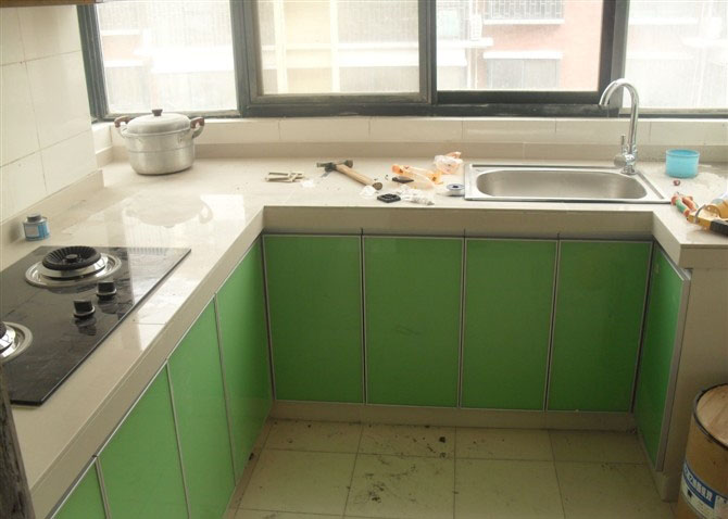 地砖被腐蚀了用什么可以打磨出来,地砖表面被酸腐蚀了如何修复