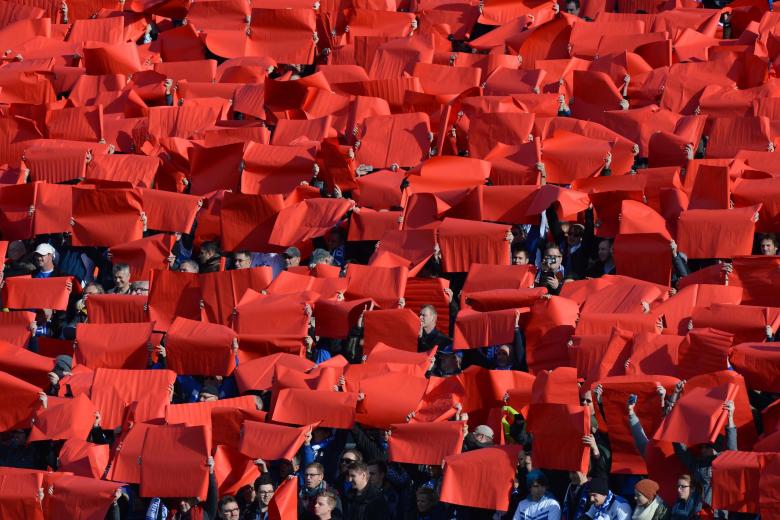 “天降牛头”不新鲜，看德国球迷是如何花式嘲讽莱比锡的