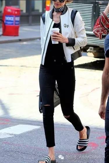 你们平时穿去洗澡的拖鞋，现在可潮了呢～