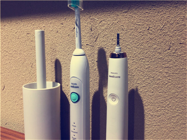 飞利浦电动牙刷刷牙示范,你真的会刷牙吗高清图片