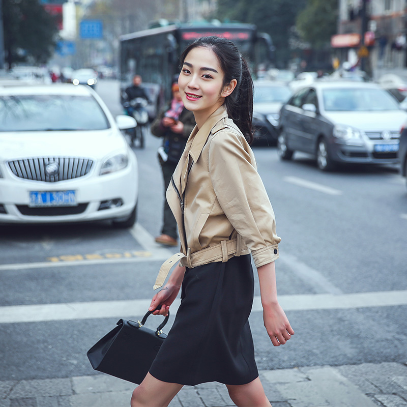 初秋风衣气质穿搭高级感,简单大方时尚款早秋风衣