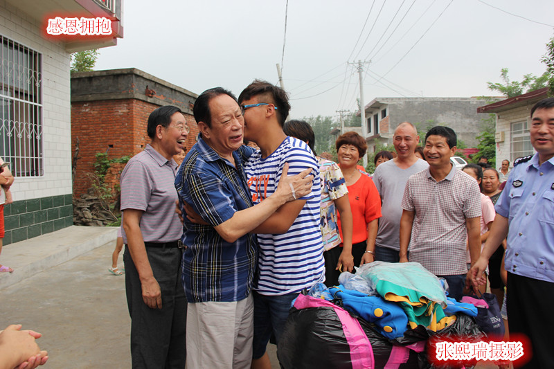 卫辉村庄里下起七彩云俏村姑俏媳妇俏婆婆俏亮了大漫流