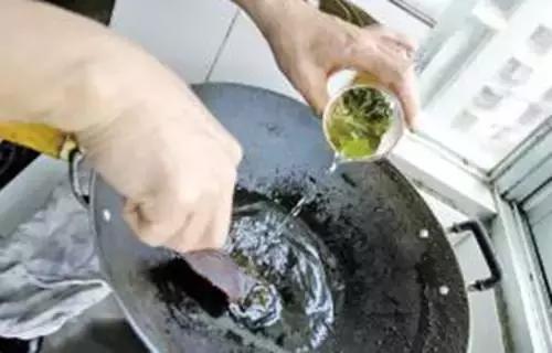 茶叶渣应该扔在什么垃圾桶,茶叶渣可以用来干嘛