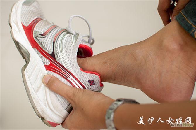 脚突然就出汗发臭,脚没烂不痒却散发出臭味