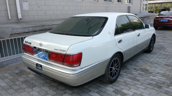 丰田皇冠athlete12代半,日本新款15代丰田皇冠