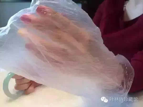 翡翠手镯和手表如何佩戴,女人佩戴翡翠手镯的图片