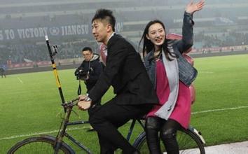 中韩大战裁判判罚引争议,中韩巨大争议判罚