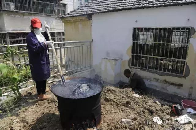 亳州一夫妻打工10年将孩子供出国留学，累并幸福着。