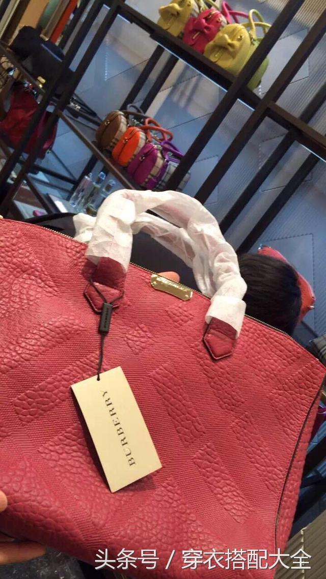 呀!终于知道代购多赚钱了,送给婆婆包的时候她说怎么不买lv