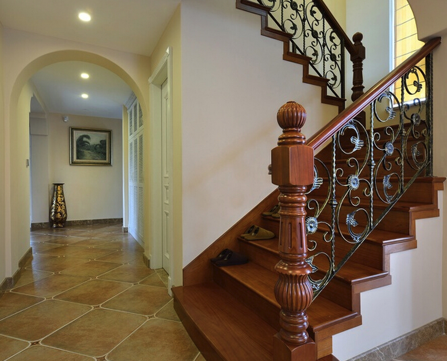 跃层280欧式装修效果图,280平大平层欧式装修效果图