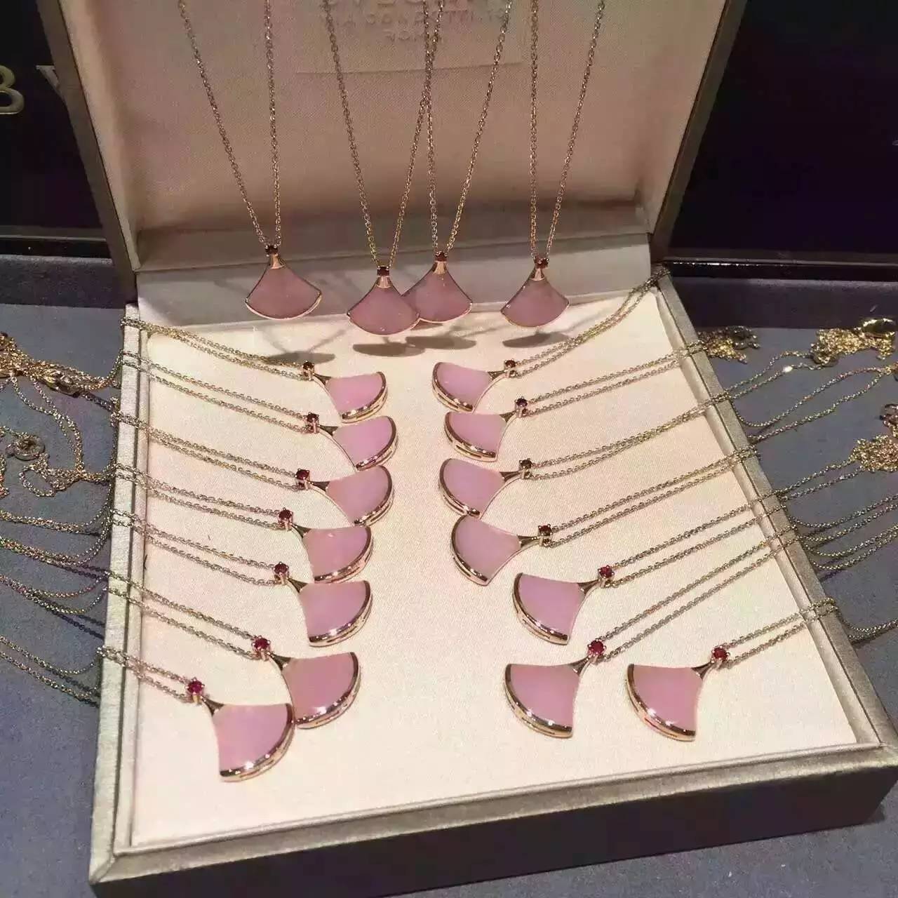 买仿品有必要吗,高仿和正品能一眼看出来吗